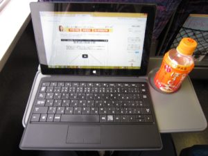 JR東日本 E2系 上越新幹線とき テーブルにSurfaceを置いてみました 