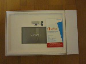 Surface 3 箱にはACアダプタ Office 説明書 SIM取り出し棒が入っています