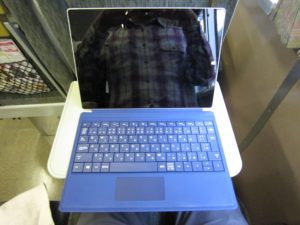 JR東日本 185系 特急踊り子 テーブルにSurface 3を置いてみました 上から撮影