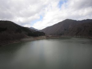 鬼怒川 野岩鉄道線 湯西川温泉駅付近の鉄橋から撮影