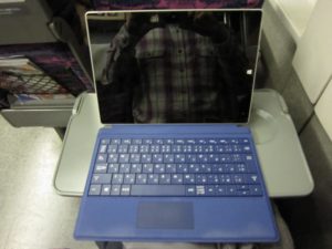 JR東日本 E2系 上越新幹線たにがわ テーブルにSurface 3を置いてみました 上から撮影