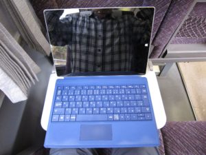 JR東日本651系 特急草津 テーブルにSurface 3を置いてみました 上から撮影