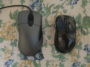Microsoft Classic IntelliMouse 私が使っていたマウスと大きさを比較 Microsoft Classic IntelliMouseがいかに大きいかがわかります