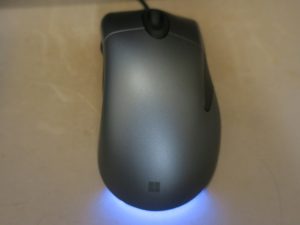 Microsoft Classic IntelliMouse 電源ON時には下が白く光ります