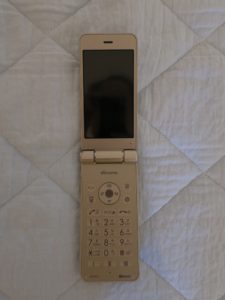 AQUOS ケータイ SH-01J 開くとこうなります