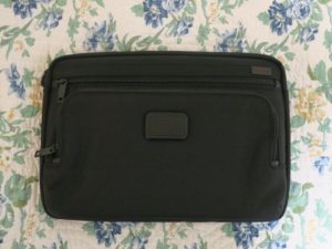 TUMI レギュラータブレットカバー (バリスティックネオンブラック) for Surface Pro 表面