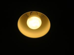 Panasonic LED電球 60型 電球色 点灯するとこんな感じ