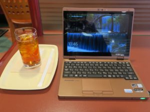 Panasonic Let’s Note CF-RZ5CFEPR カフェにて これだと普通のノートPCですよね