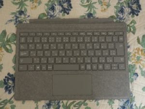 Microsoft Surface Pro ALCANTARA Signature タイプカバー 色はプラチナを選びました