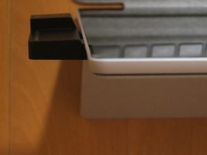 サンワサプライ Surface Pro用LANアダプタ付きUSBハブ Surface Proに取り付けたところ 上から