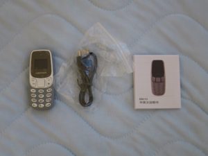 GTSTAR Mini phone BM10 中身 本体とUSBケーブル、マニュアルが入っていました