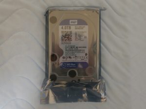 WD Blue WD40EZRZ 4.0TB HDD 箱から出したところ