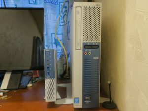 NEC デスクトップPC Mate スモールモデル MC-1 普通サイズのMateと並べてみました