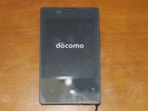 NTTドコモ カードケータイ KY-01L 起動時のNTT docomoのロゴ