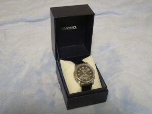 CASIO wave ceptor WVA-M630L-1A2JF 内箱を開けたところ LEDはデフォルトがカレンダー表示です