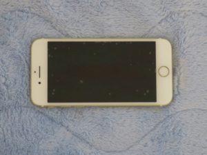 au iPhone 7 128GB ゴールド 本体表面