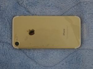 au iPhone 7 128GB ゴールド 本体裏面