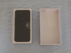 Google Pixel 3a XL 箱を開けたところ