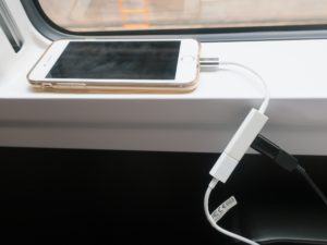 Pioneer RAYZ PRO iPhone 7で使用中 Lightningコネクタだとイヤホンを使いながら充電できます