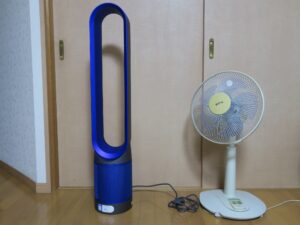 dyson pure cool 卓上扇風機との大きさの比較