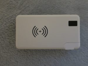 AGENSTAR Qi PD QC3.0 モバイルバッテリー 10000mAh ACアダプタ 本体 Qi充電面