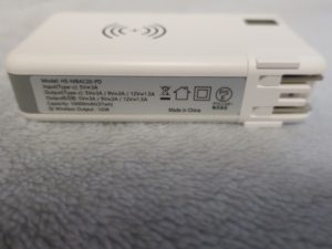 AGENSTAR Qi PD QC3.0 モバイルバッテリー 10000mAh ACアダプタ 本体横 ACコンセントに直接刺せます