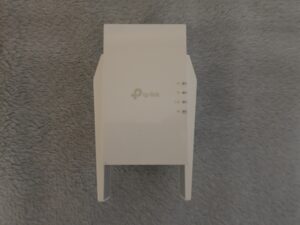 tp-link RE605X AX1800デュアルバンド Wi-Fi6 中継器 本体正面 LEDランプが付いています