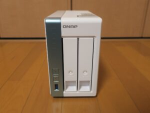 QNAP TS-231K NAS 本体前面 ディスクスロット LED 電源スイッチ USBポート