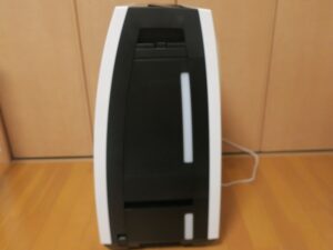 SHARP プラズマクラスター 除加湿空気清浄機 KC-HD70-W 本体側面 加湿タンクと除湿タンクがあります