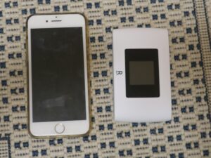 楽天モバイル Rakuten WiFi Pocket 2a 本体とiPhone 7を並べてみました