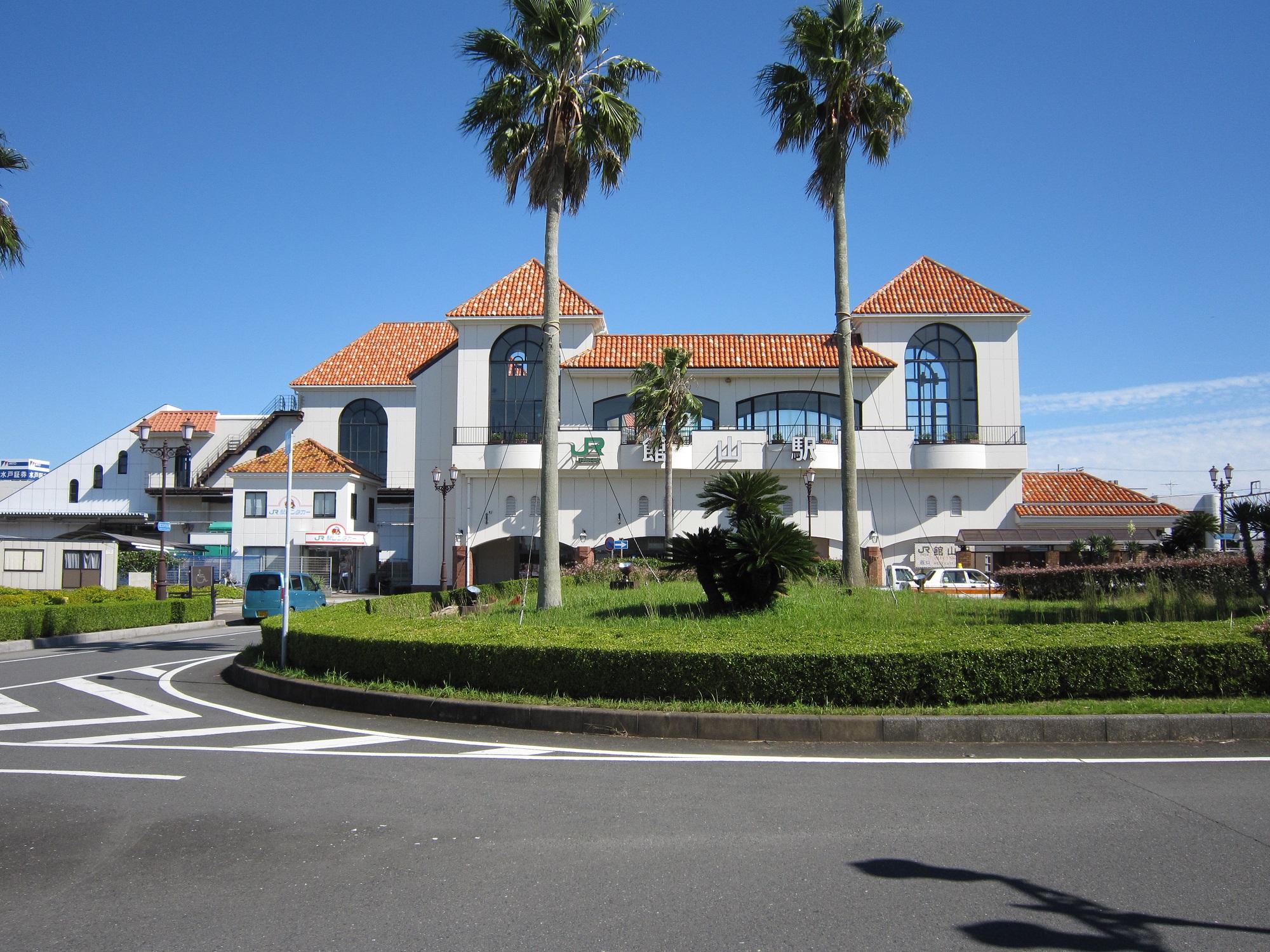 JR内房線 館山駅 西口駅舎 かなり洋風な外観です