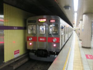 東急8500系 前面 青山一丁目駅で撮影