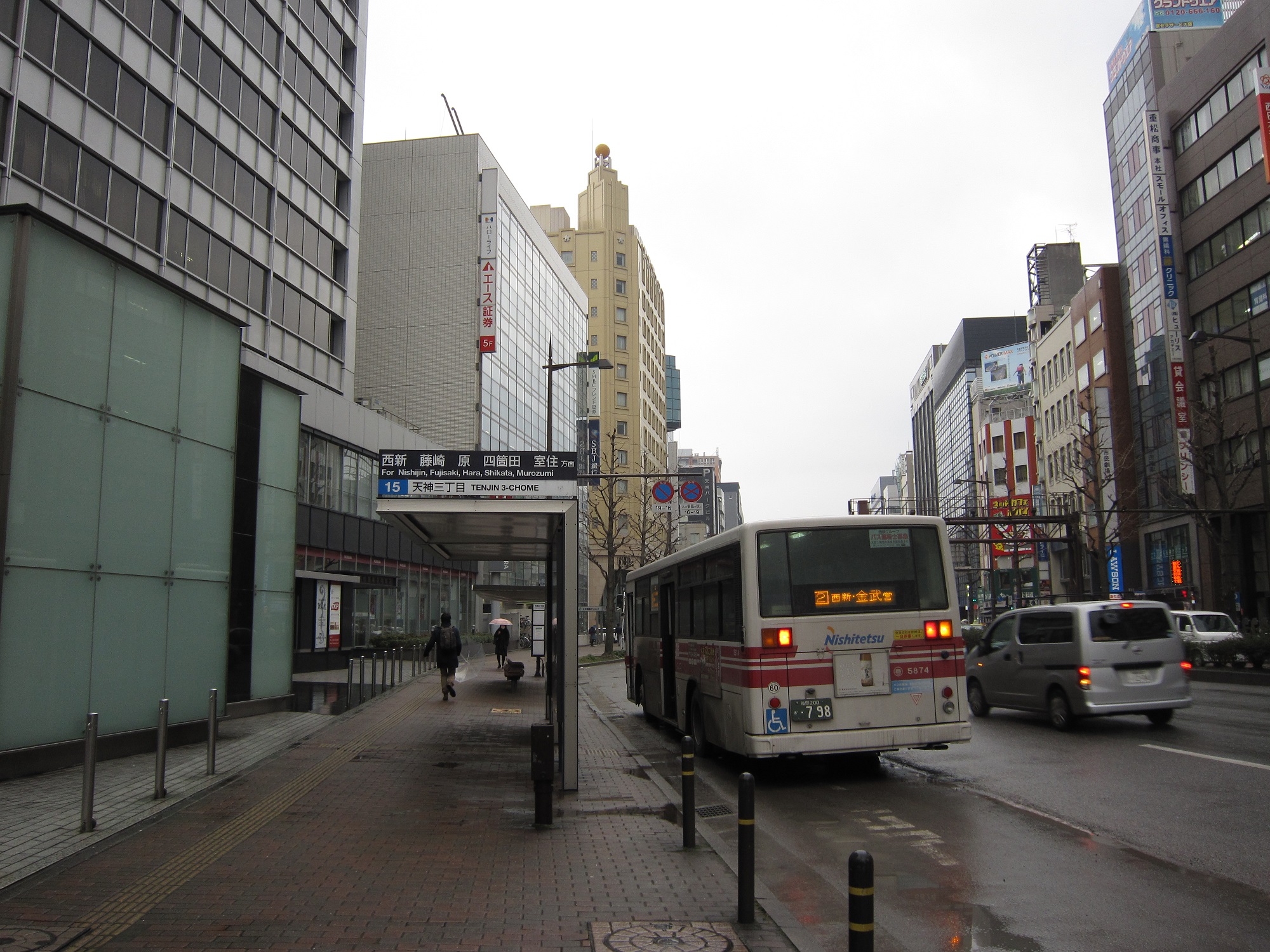 西鉄バス 天神三丁目バス停 ホテルモントレ ラ・スール福岡へはここが一番近い停留所です