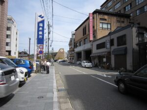 あわら温泉 あわらグランドホテルの前 隣に福井銀行があります