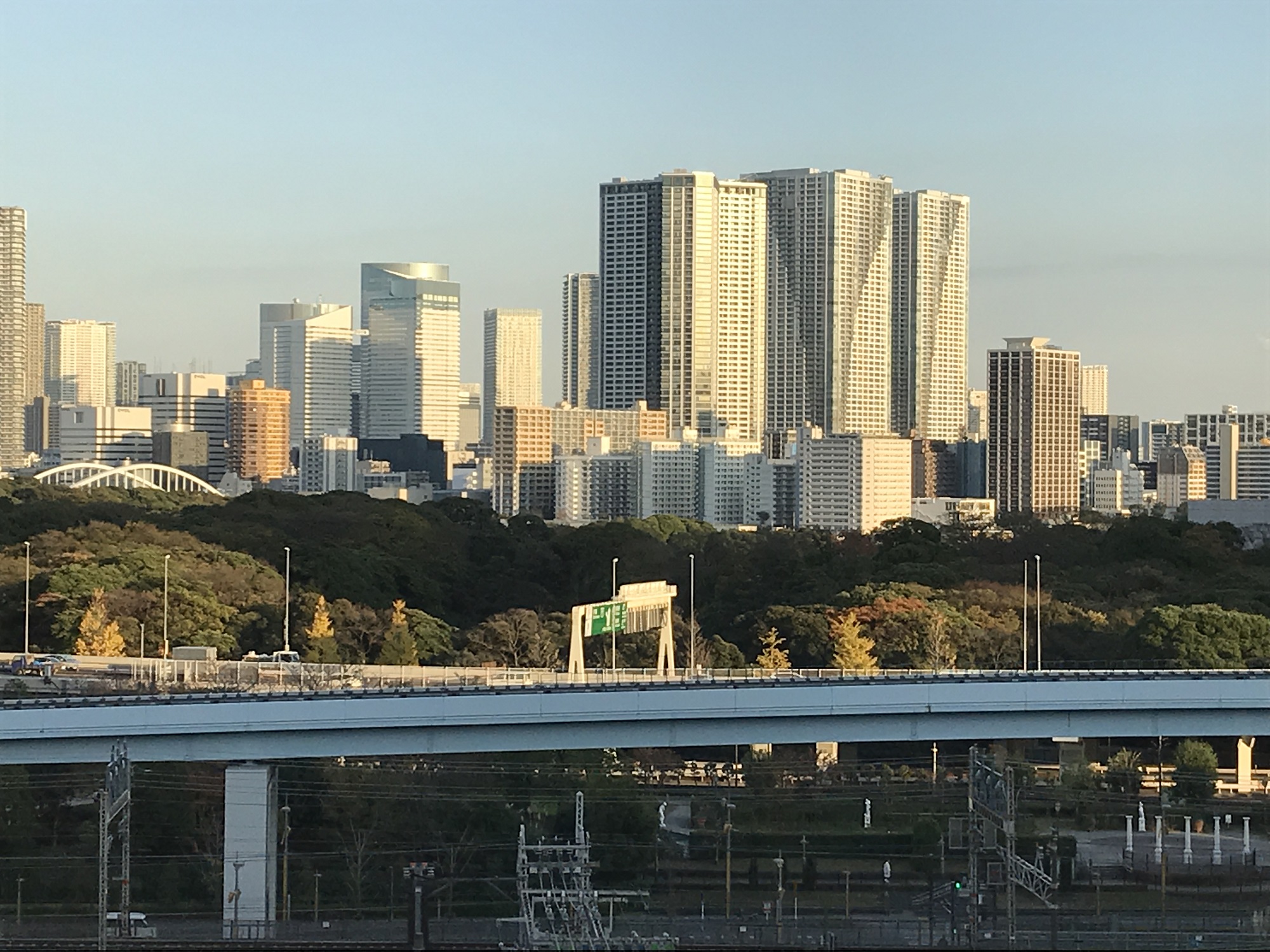 三井ガーデンホテル 汐留イタリア街 モデレートクイーン 窓から見える景色 昼に撮影