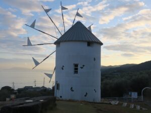 小豆島 オリーブ園 風車 山側から撮影