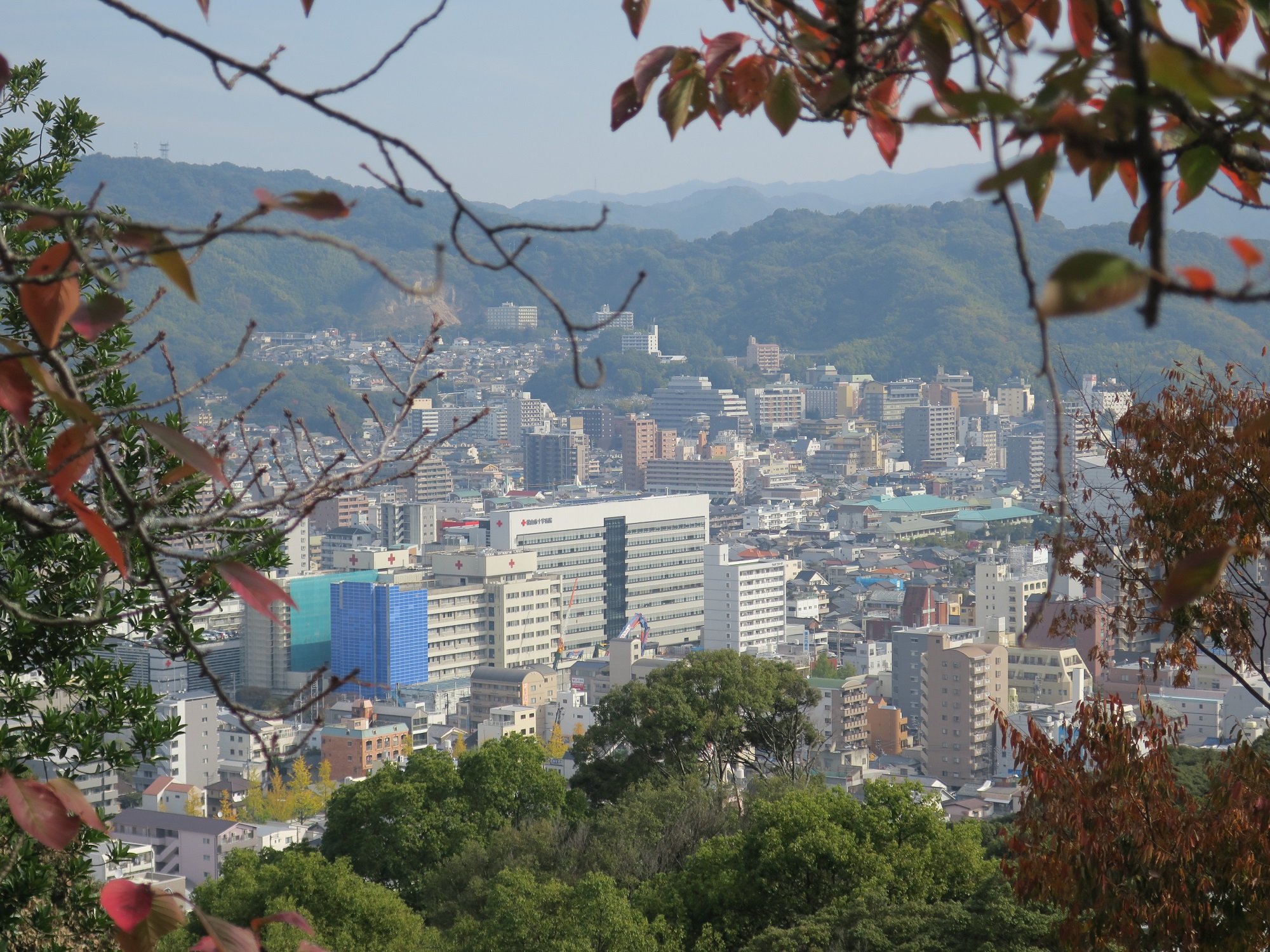 松山城 太鼓門付近から見た松山市内 道後温泉の方です