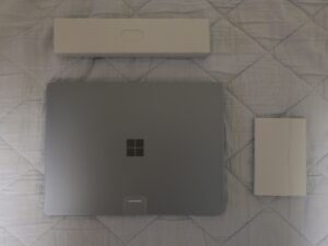 Surface Laptop Go アイスブルー 同梱物 本体 ACアダプタ マニュアル類