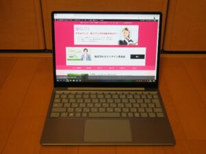 Surface Laptop Go アイスブルー 一通りセットアップが終わったところ