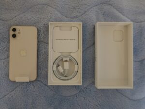 iPhone 12 mini 箱の中身 本体 マニュアル USB-Cケーブル