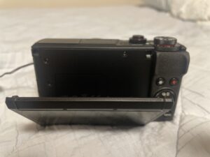 Canon PowerShot G7X Mark III 液晶パネルの角度を変えたところ