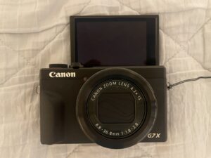 Canon PowerShot G7X Mark III 液晶パネルの角度を変えたところ