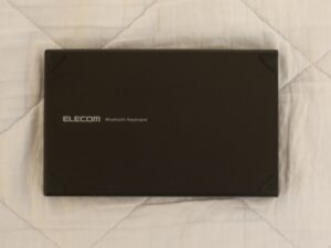 ELECOM TK-FLP01BK Bluetooth 折り畳みキーボード キーボード本体 折り畳んだところ