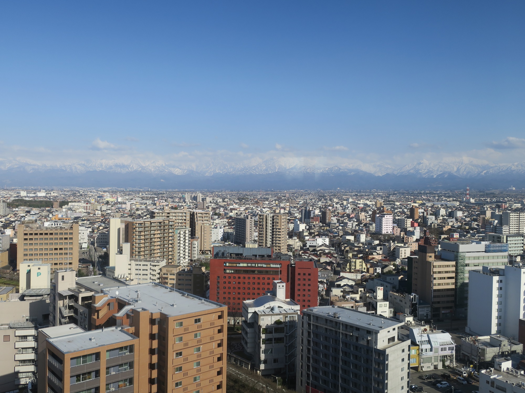 富山市役所 展望塔 立山連峰を撮影