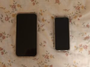 ミニAndroidスマートフォン MELROXSE MP3 TERMINATOR iPhone 12 miniとの大きさ比較