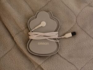 OMRON 低周波治療器 HV-F021 パットはぐるぐる巻きにしてしまえます