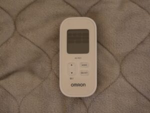 OMRON 低周波治療器 HV-F021 本体表面