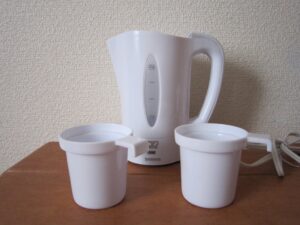 ワールドポット トラベル仕様の電気ポット 横から