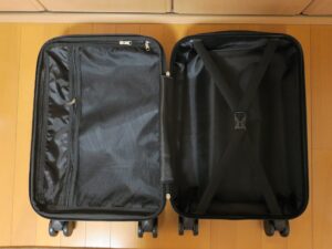 スーツケース KD-SCK 開けてみたところ 典型的なスーツケースですね