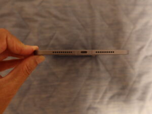 iPad mini 第6世代 パープル 64GBモデル SIMフリー 本体下部 USB-Cコネクタがあります